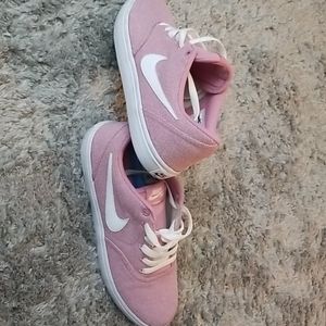 Women's nikes